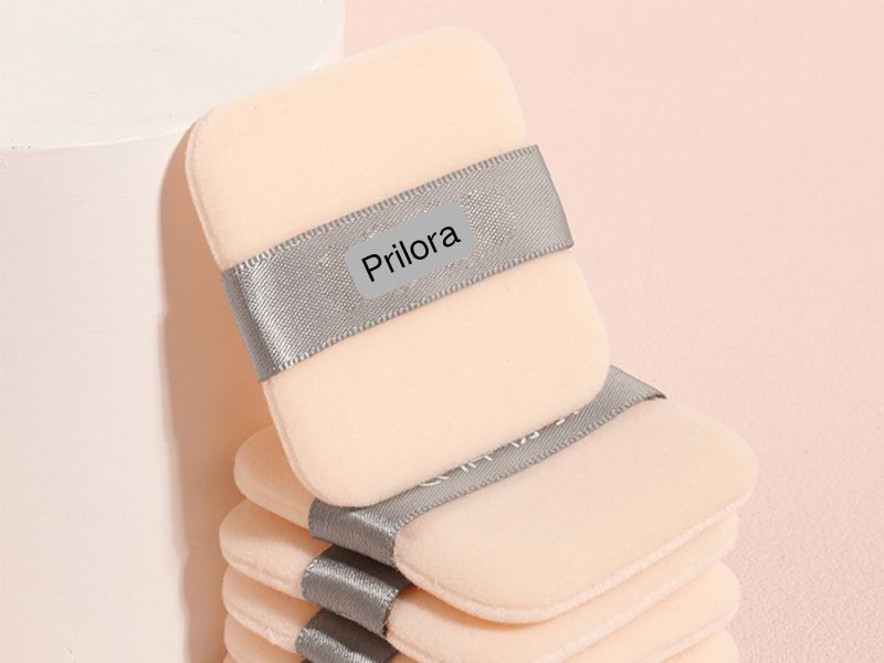 Puff de polvo compacto de alta calidad diseñado para la aplicación de polvo prensado. Textura suave, estructura duradera y adecuado para la fabricación de cosméticos OEM y marcas de belleza de etiqueta privada.